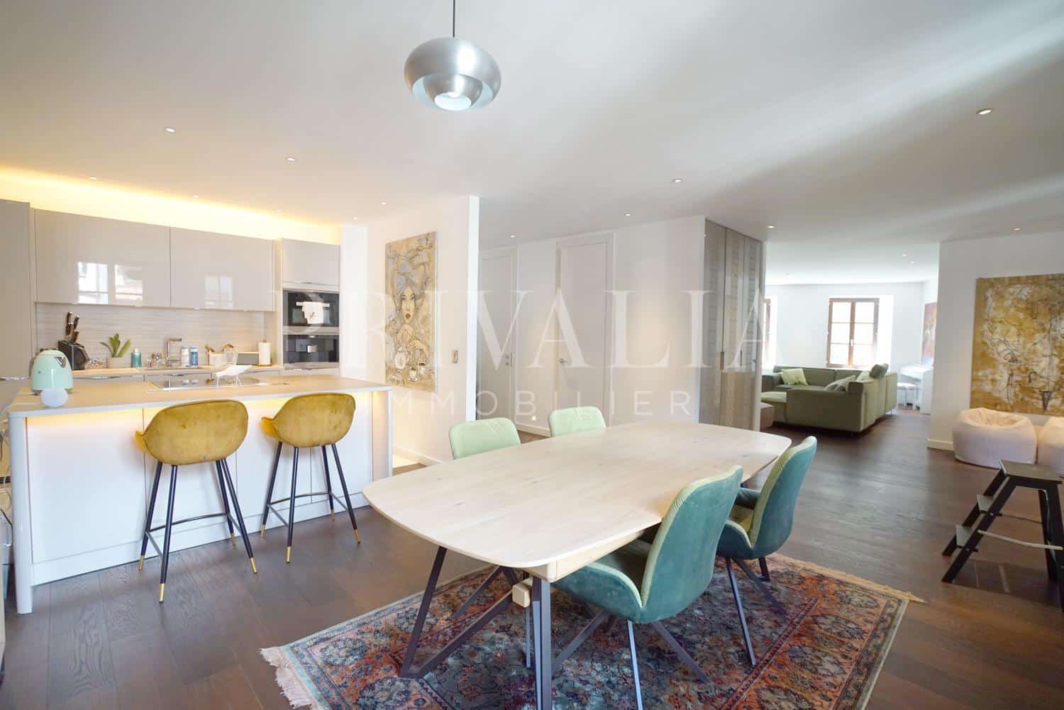 PrivaliaBeautiful walk-through flat a few steps from the lower streets