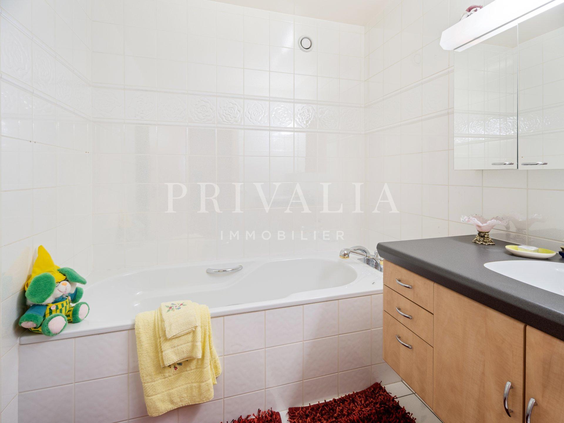 PrivaliaExclusive: 5 rooms triplex with balcony and 4 parking spaces