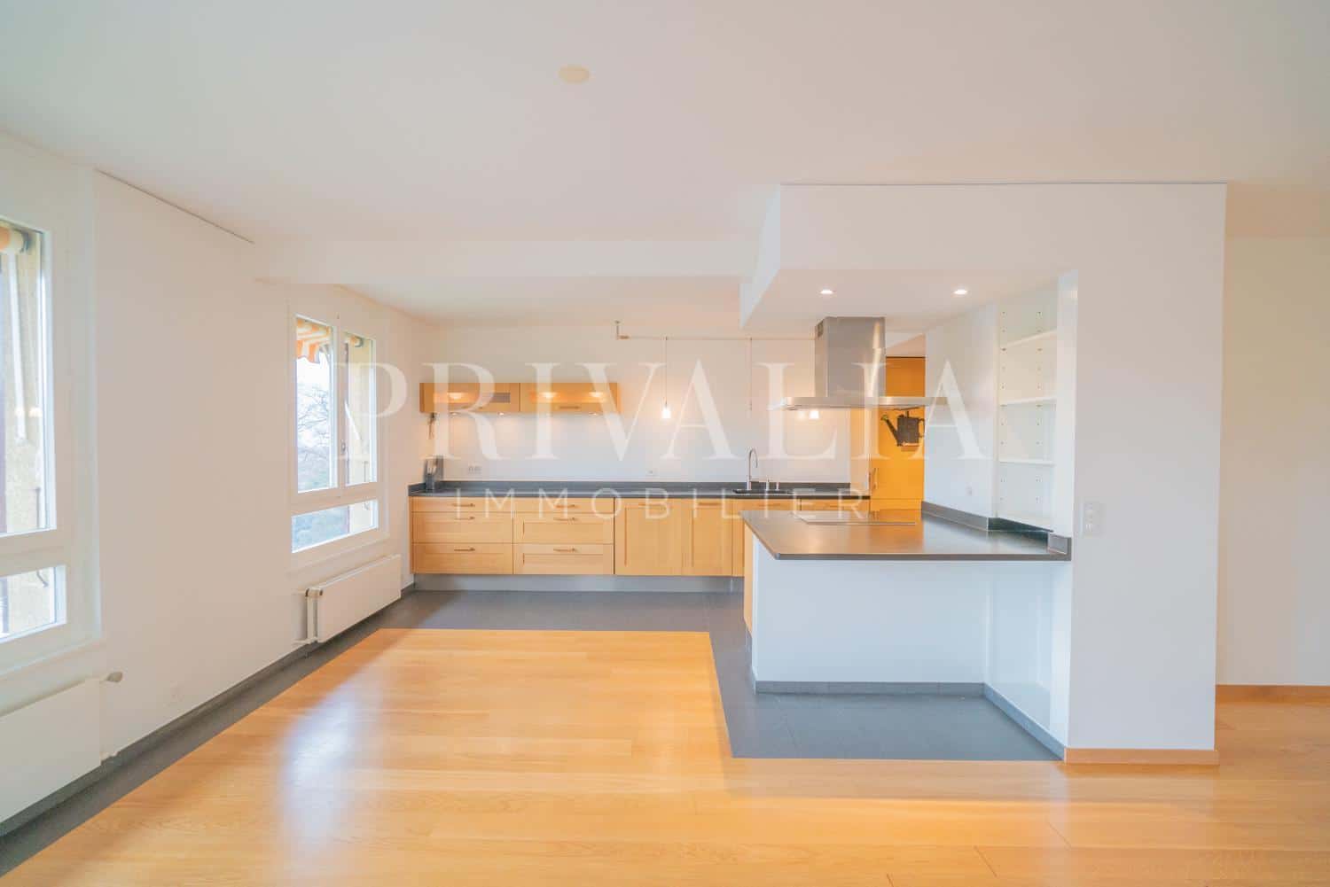 PrivaliaMagnificent flat with 2 balconies and open view