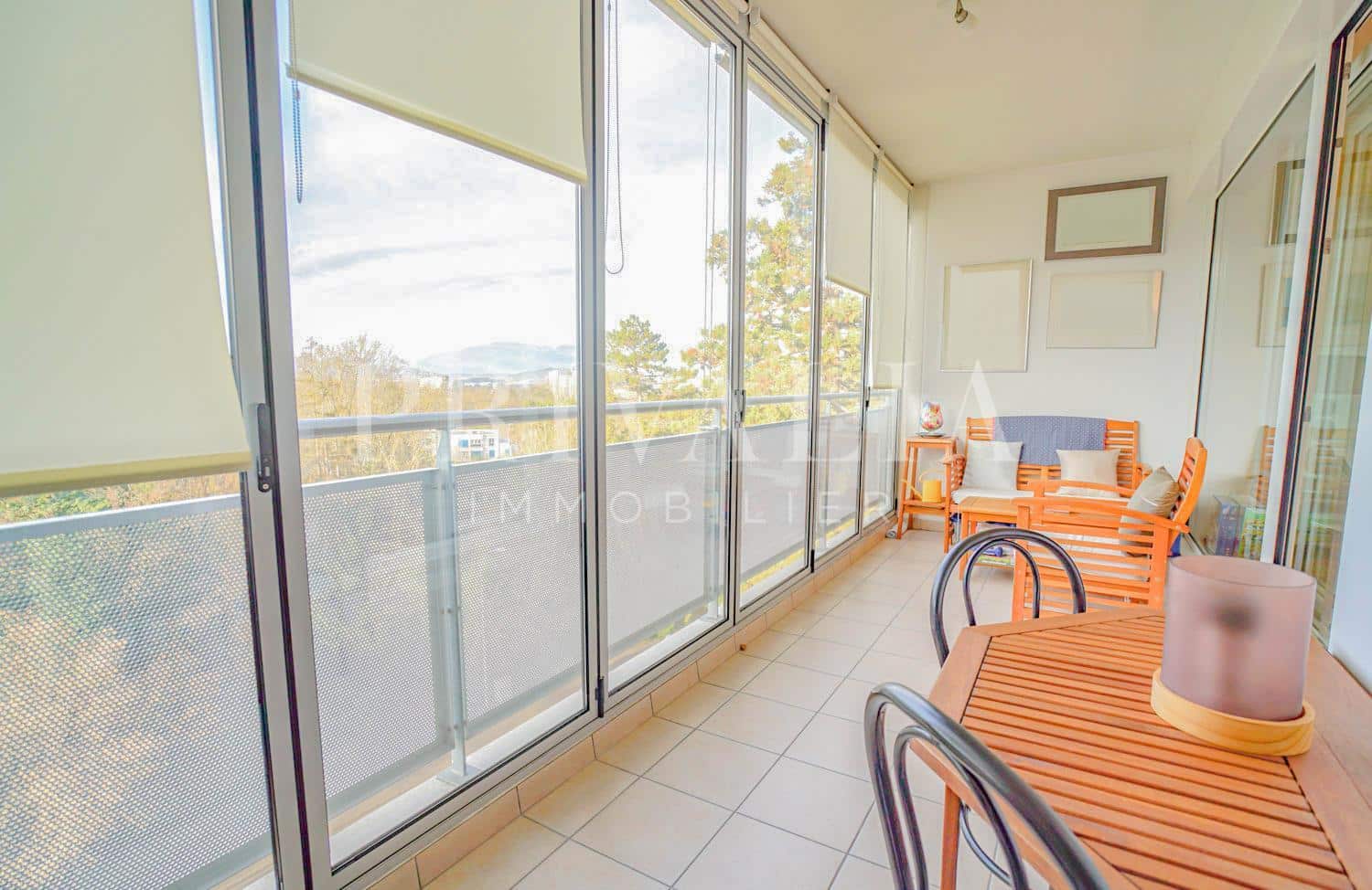 PrivaliaCrossing flat facing south-west with its balcony and loggia