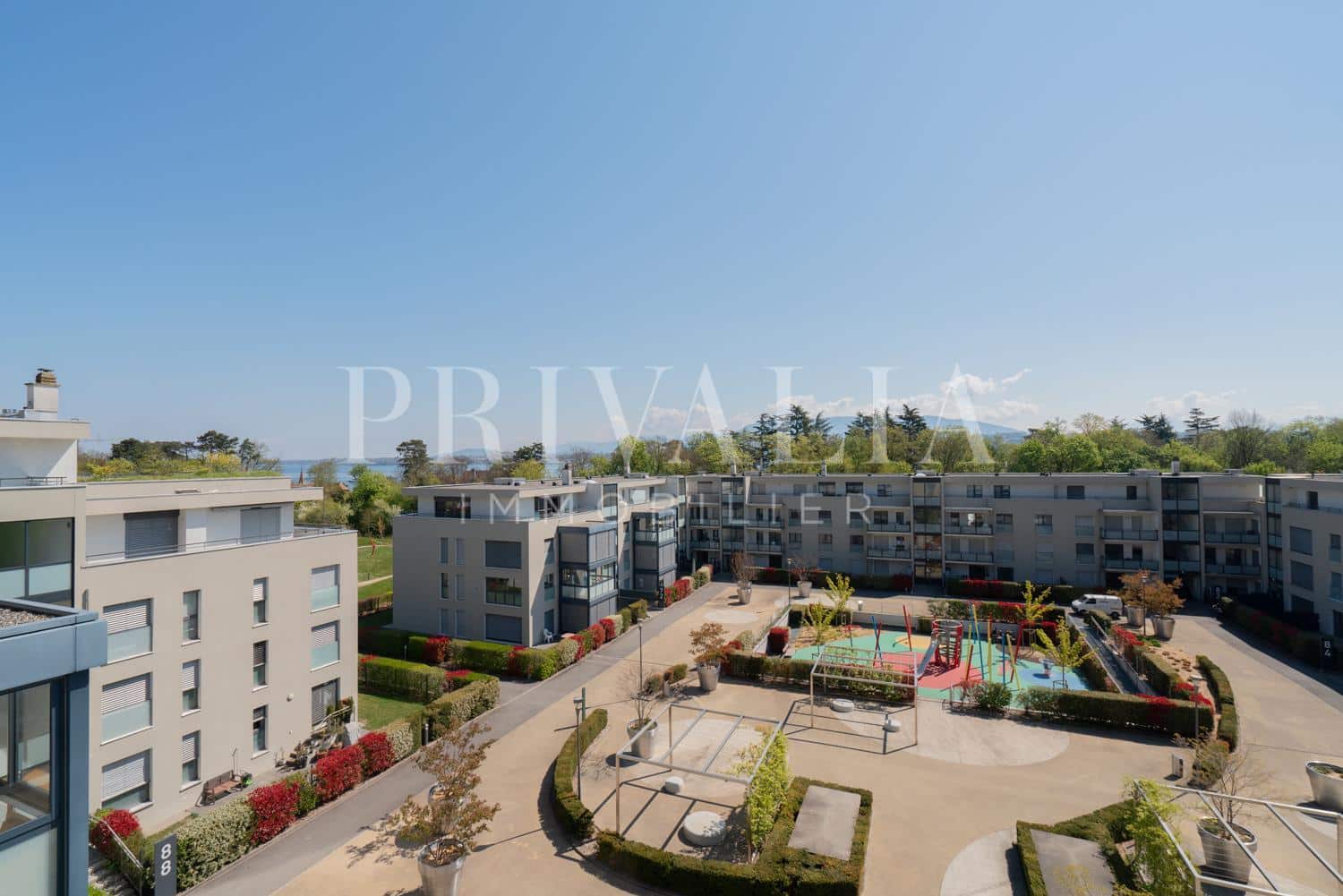 PrivaliaBeautiful 4.5 room flat on the ground floor with private garden in a secure residence
