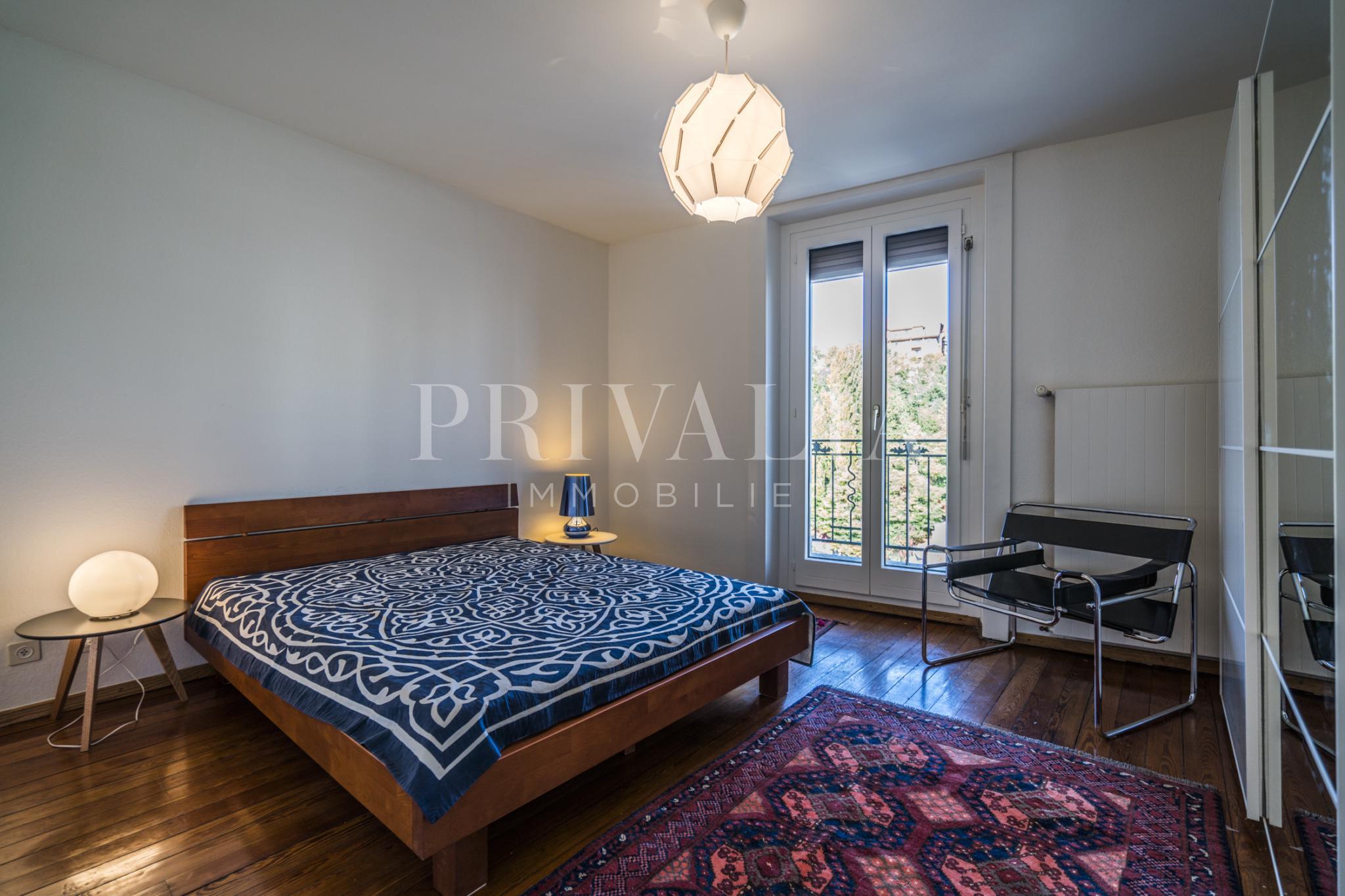 PrivaliaBeautifully furnished apartment with superb view over the Rhône and the city