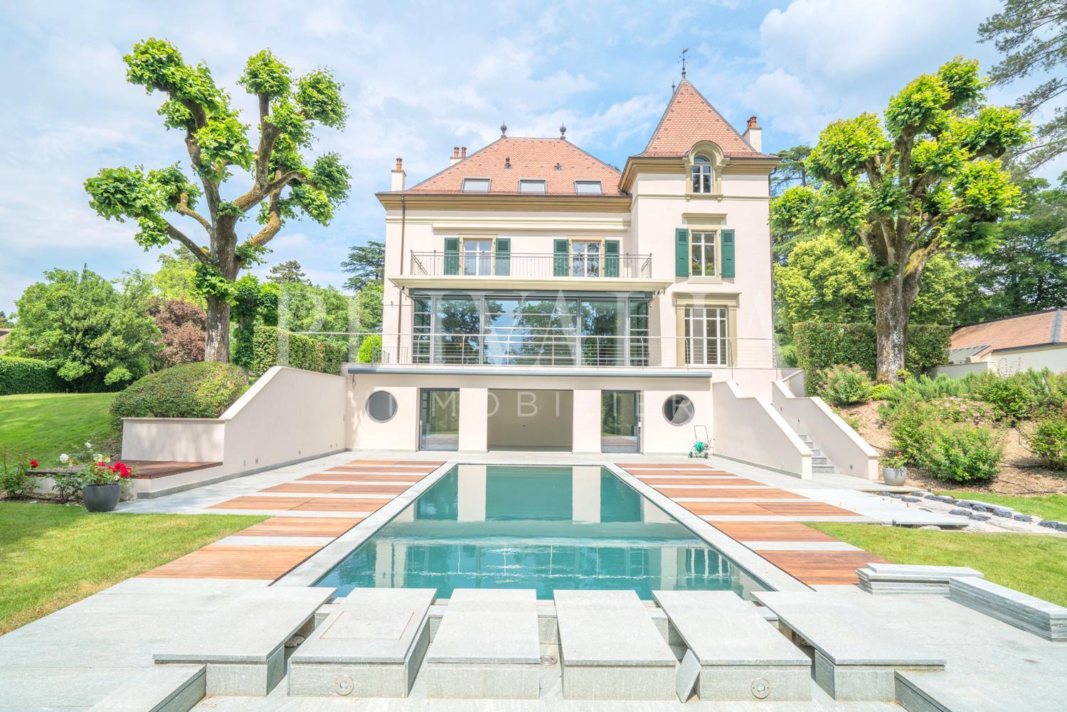 PrivaliaUnique : Splendid residence with swimming pool and independent studio