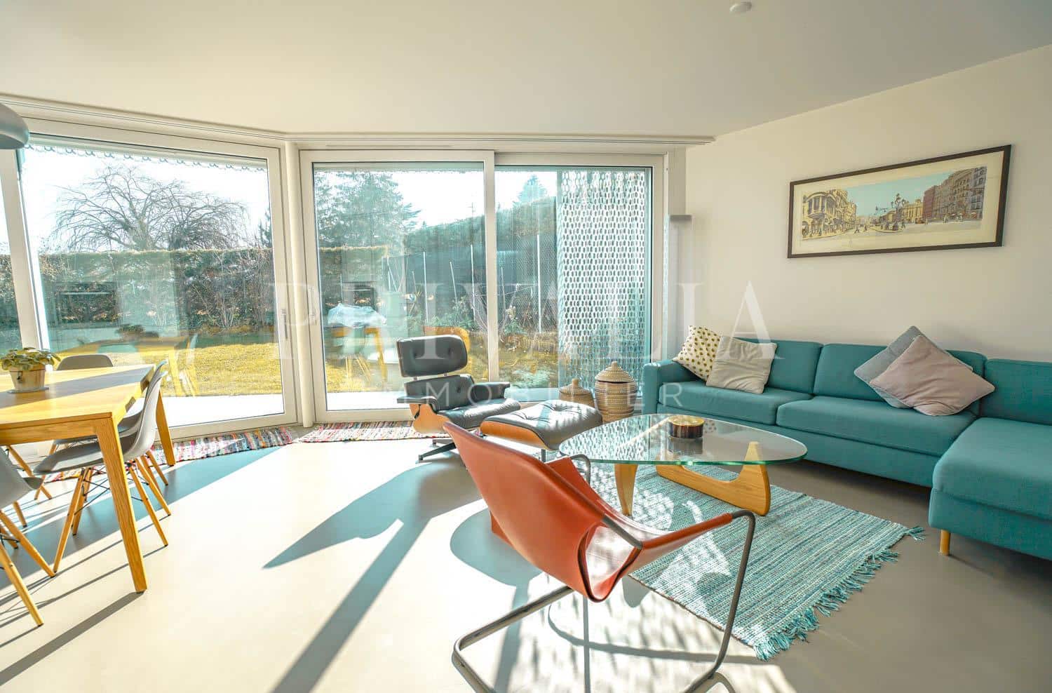 PrivaliaBeautiful modern apartment with its garden of 240 sqm