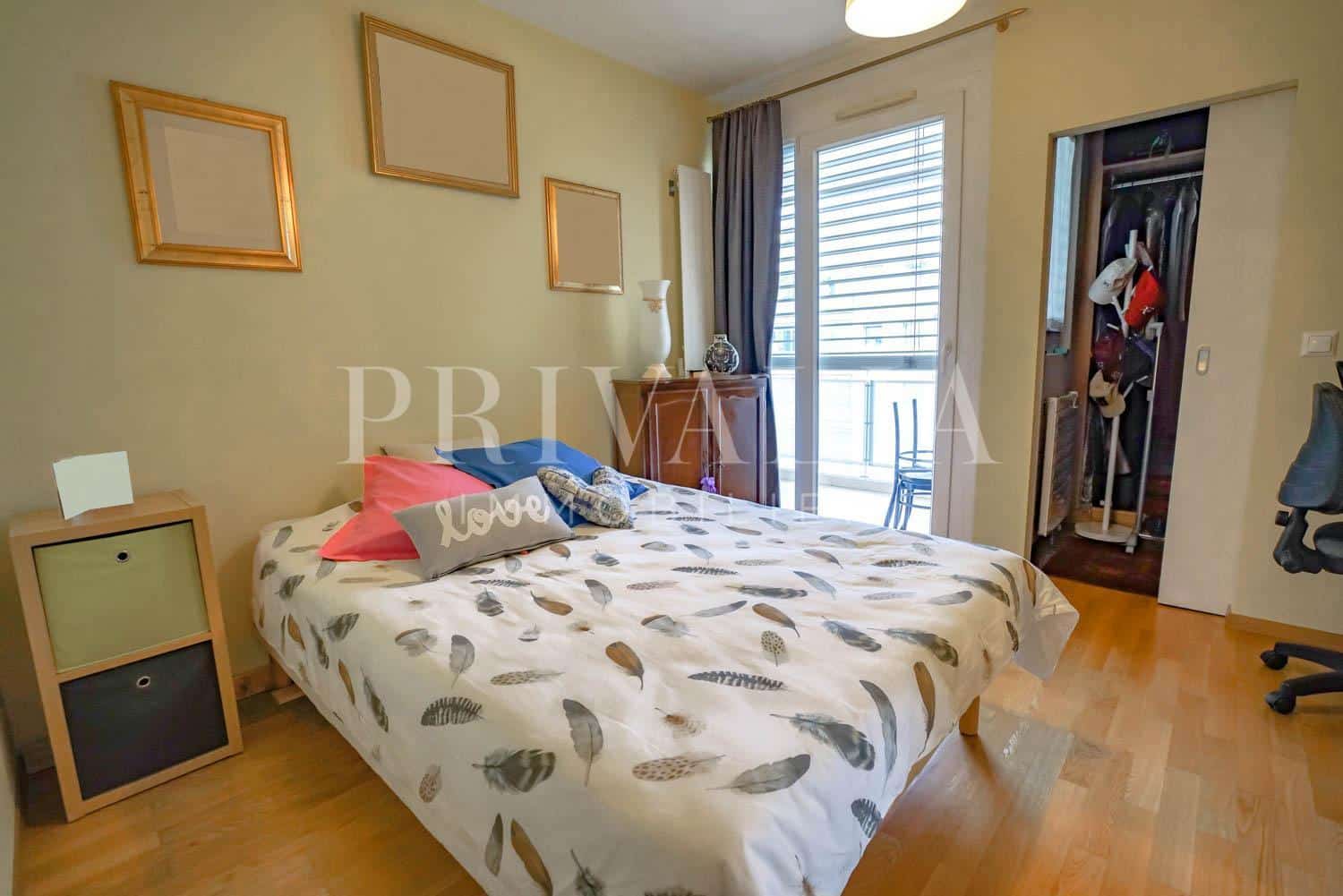 PrivaliaCrossing flat facing south-west with its balcony and loggia
