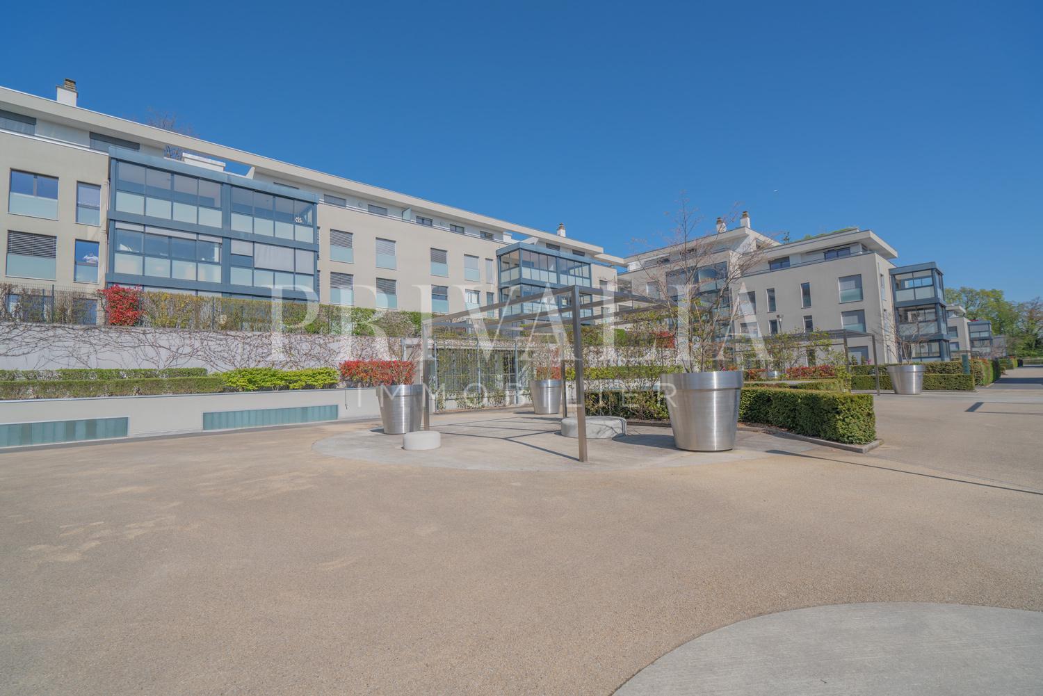 PrivaliaBel appartement de 4.5 pièces en rez-de-jardin