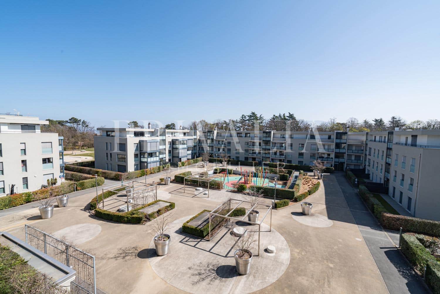 PrivaliaAttractive 6.5-room garden-level flat in a luxury residence