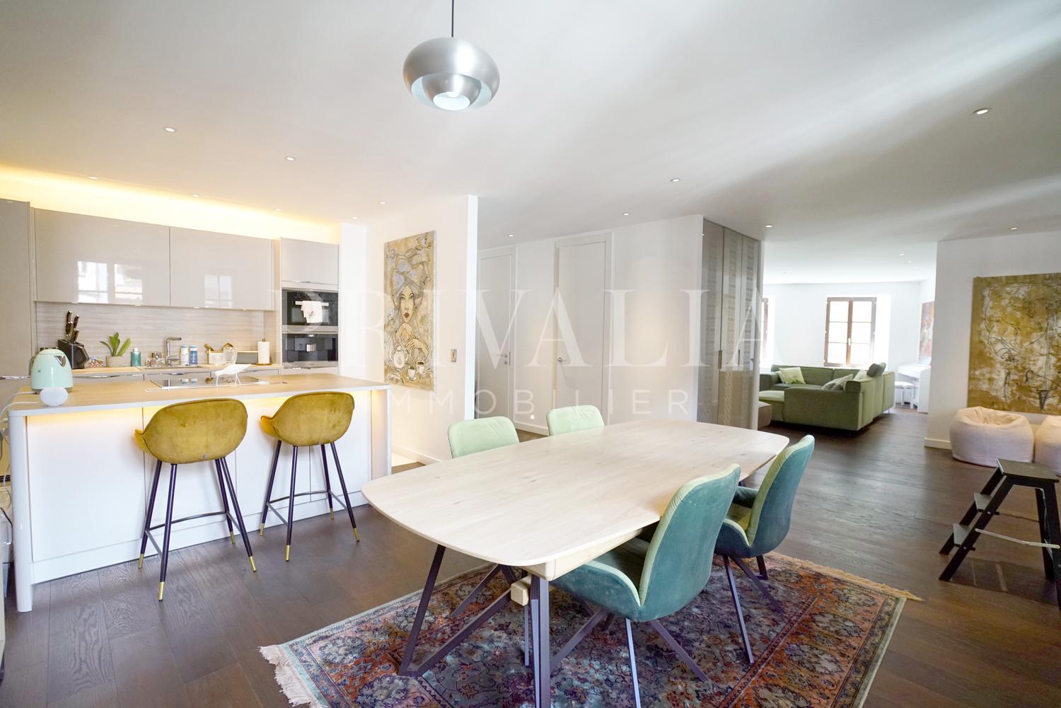 PrivaliaMagnifique appartement traversant à quelques pas des rues basses