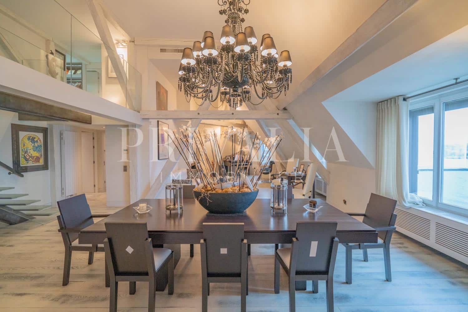 PrivaliaStunning apartment of 305 m2 located in a prestigious building on the lakefront