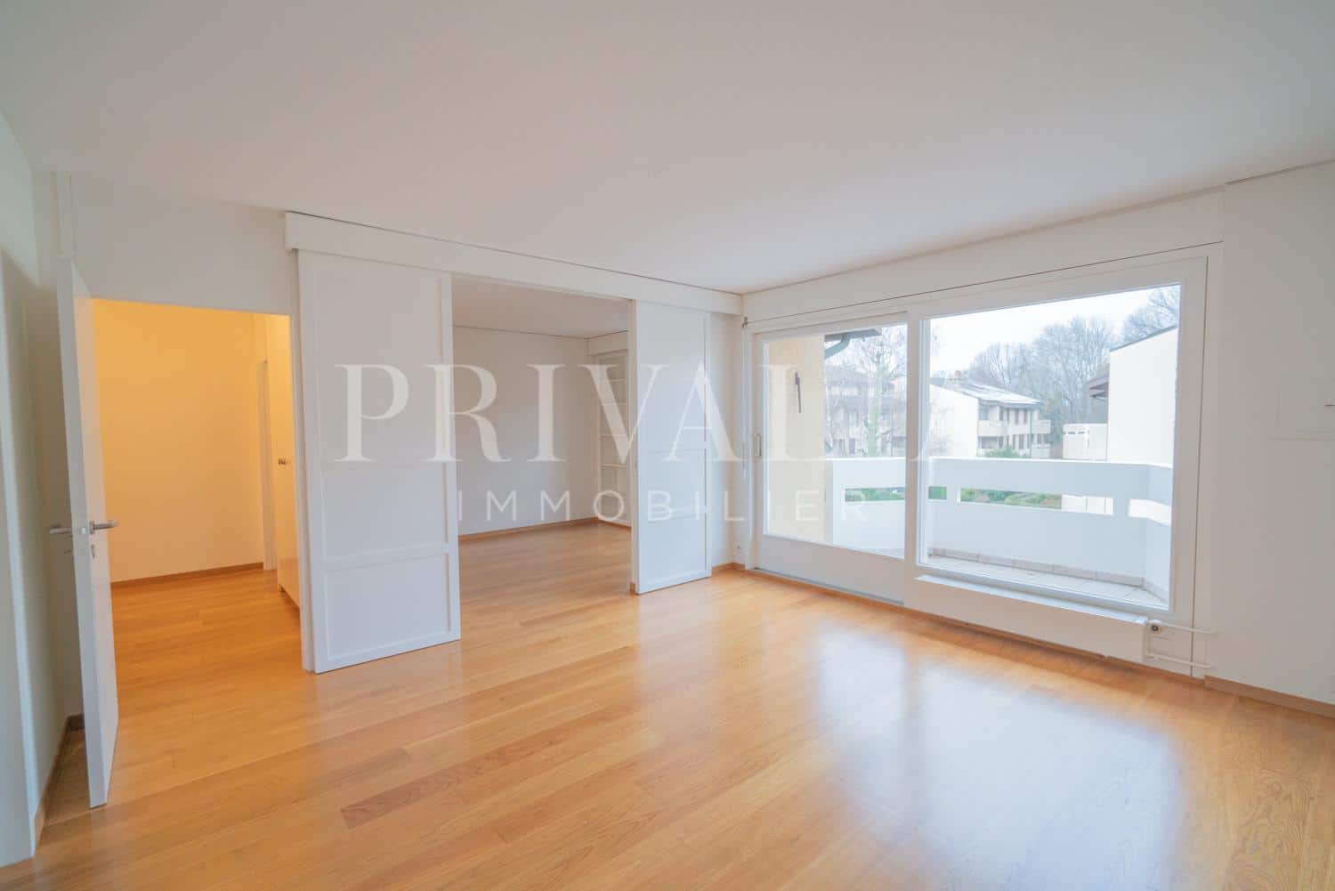 PrivaliaMagnificent flat with 2 balconies and open view
