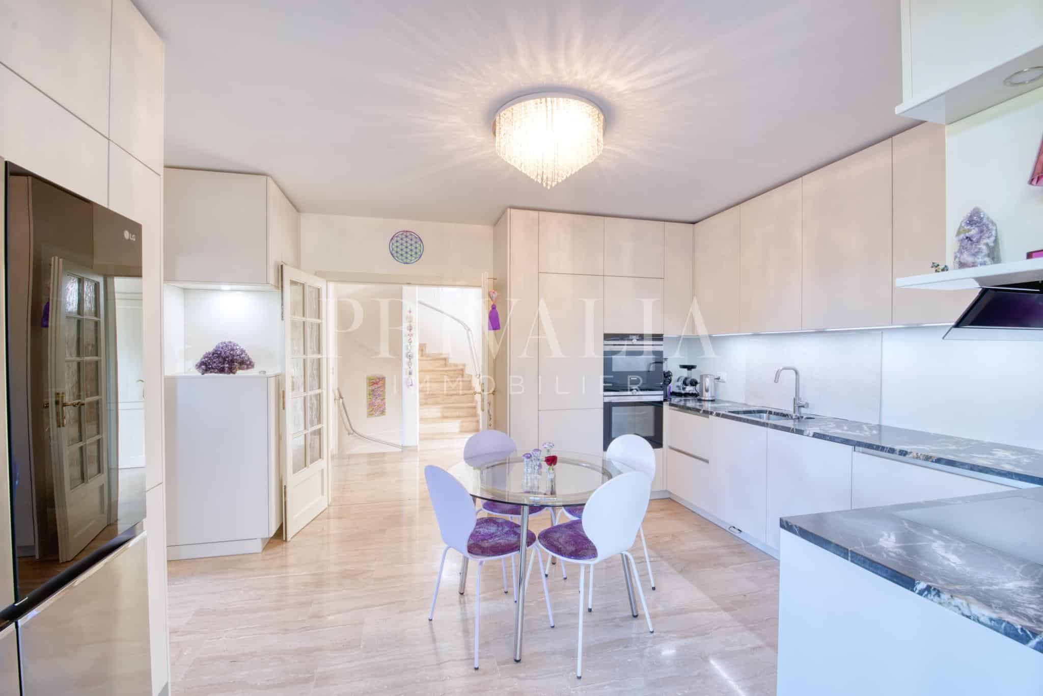 PrivaliaMagnifique villa avec piscine et vue panoramique à Confignon