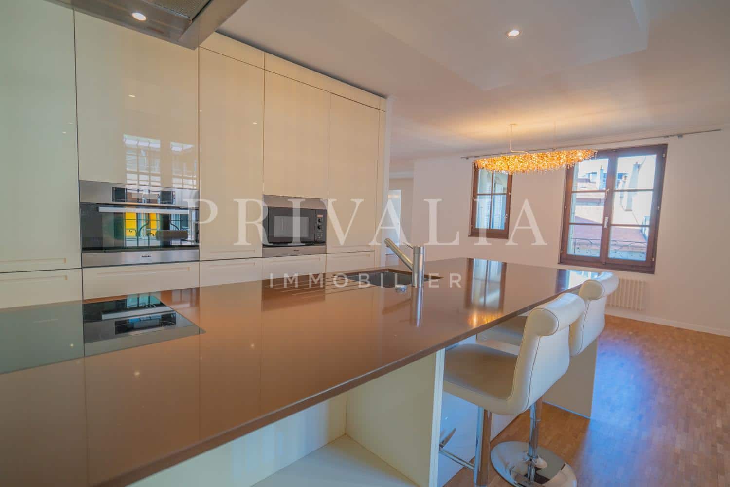 PrivaliaBeautiful walk-through flat a few steps from the lower streets