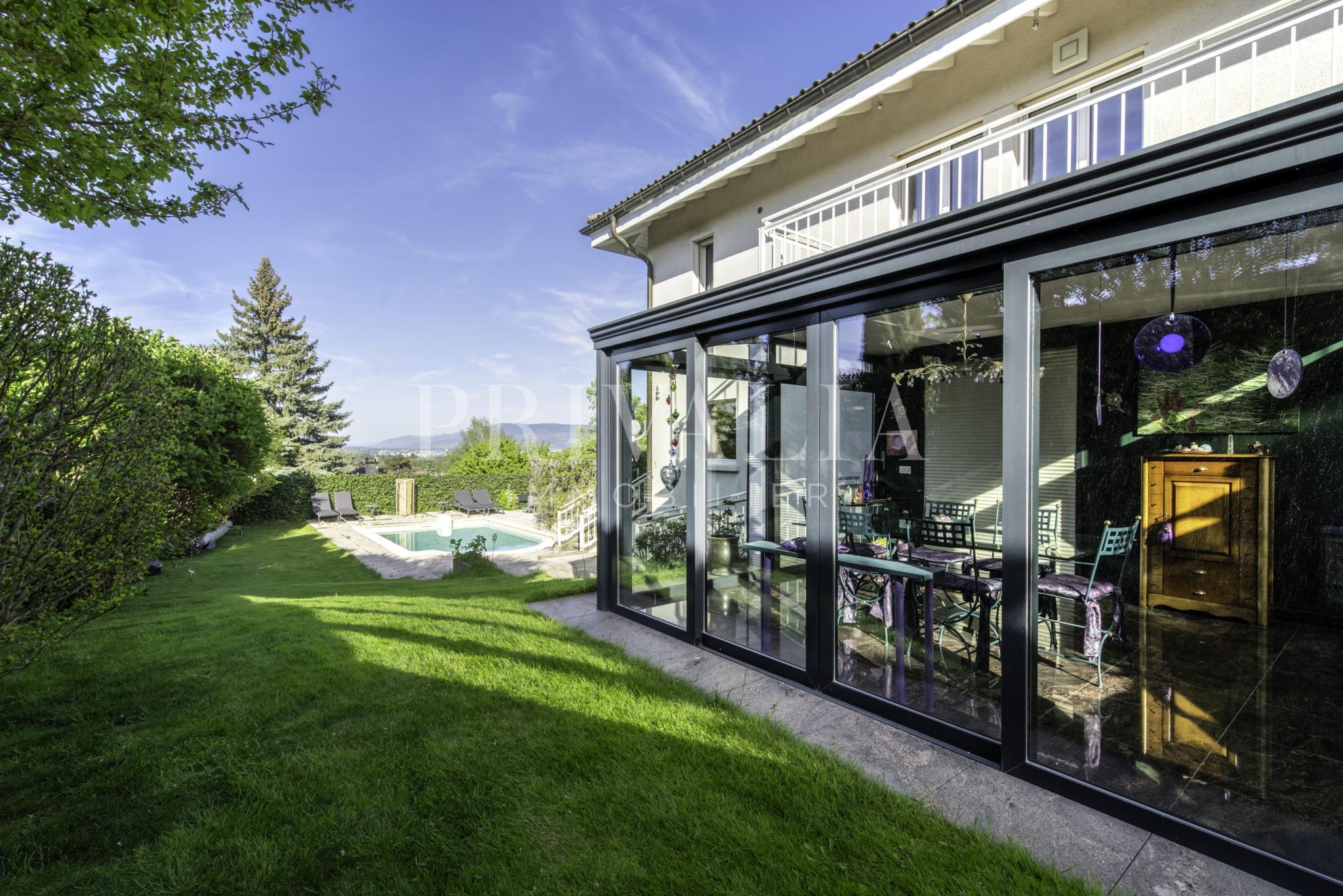 PrivaliaMagnifique villa de 420 m2 utile avec piscine et vue panoramique à Confignon