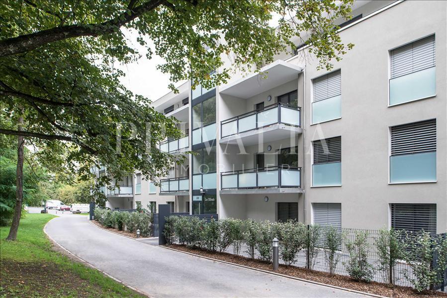 PrivaliaAttractive 6.5-room garden-level flat in a luxury residence