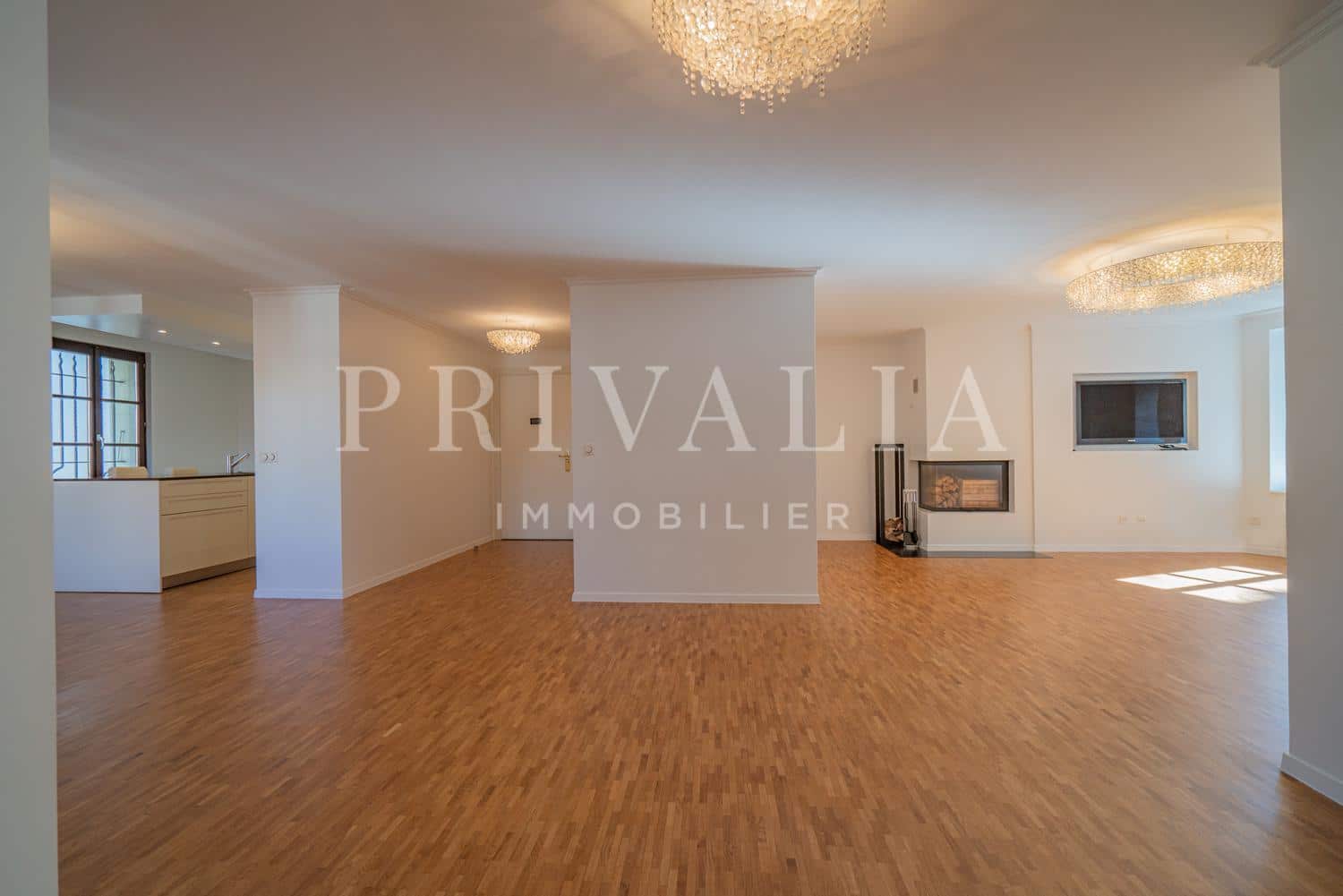 PrivaliaBeautiful walk-through flat a few steps from the lower streets