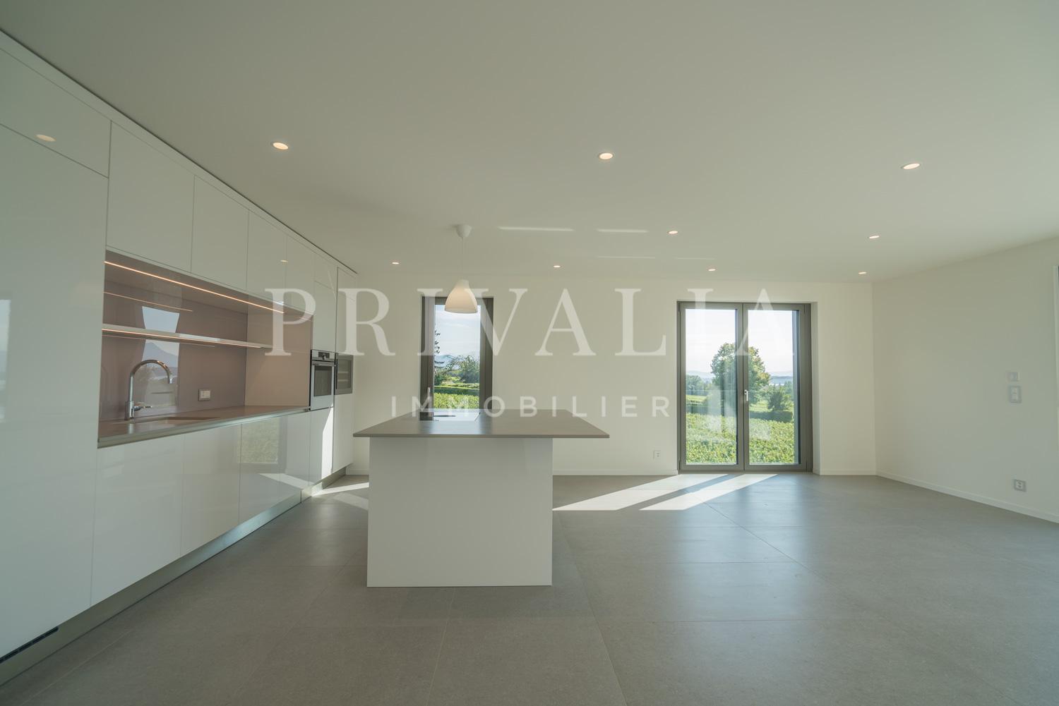 Privalia4 room flat in a contemporary high-end residence