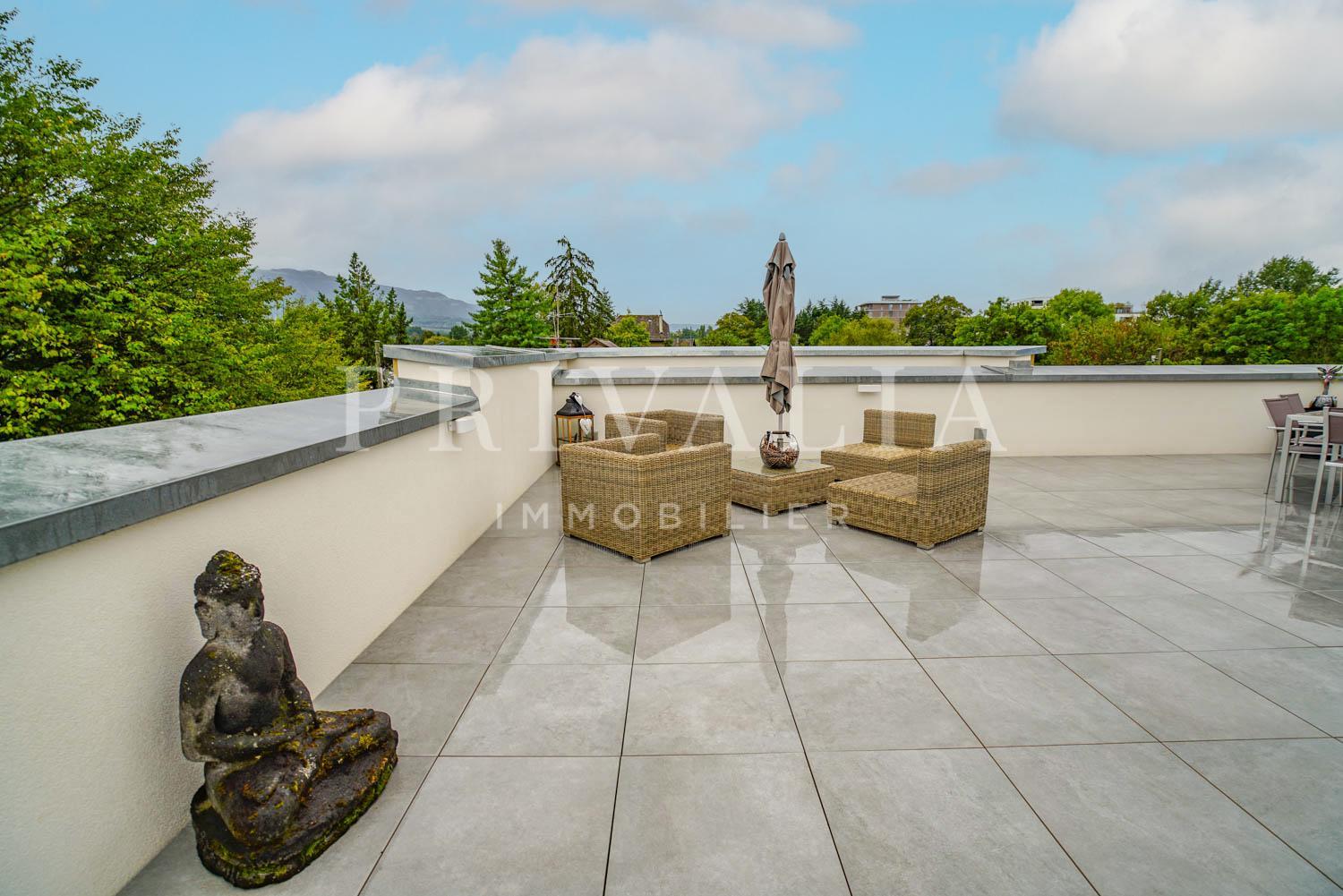 PrivaliaSplendide attique avec terrasse panoramique vue Jura et Salève