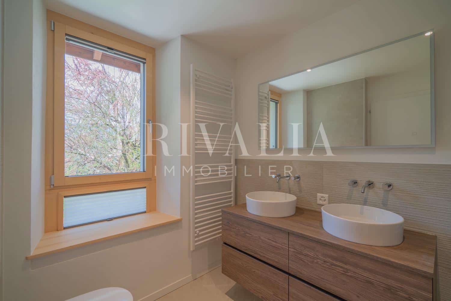 PrivaliaSuperb contemporary duplex with garden