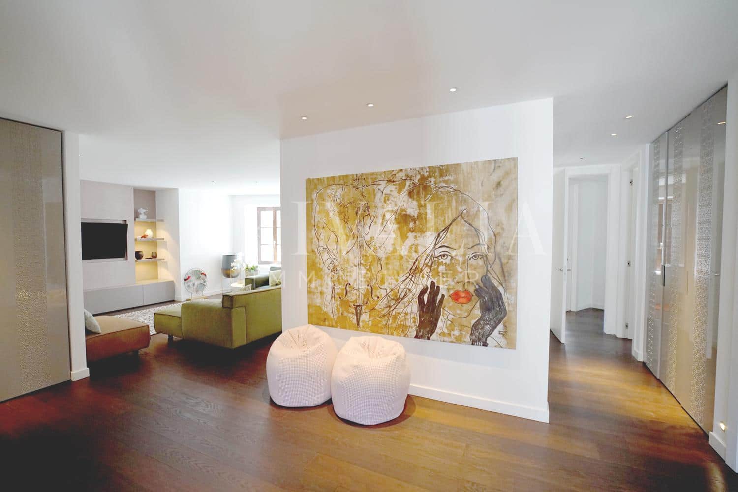 PrivaliaBeautiful walk-through flat a few steps from the lower streets