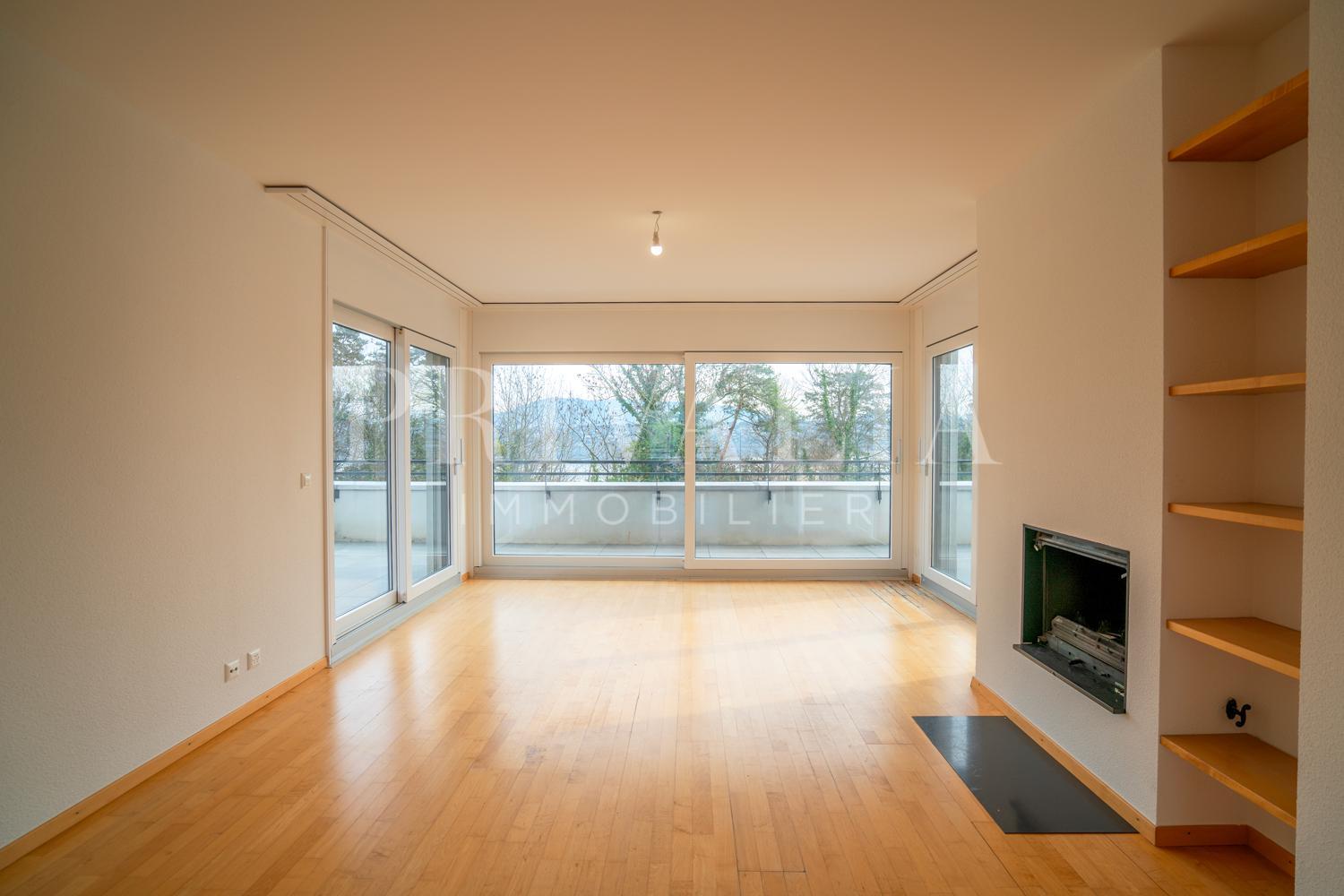 PrivaliaSuperbe appartement de 6,5 pièces en attique avec terrasse