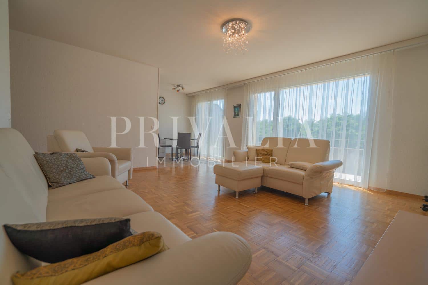 PrivaliaBeautiful apartment with terrace and open view