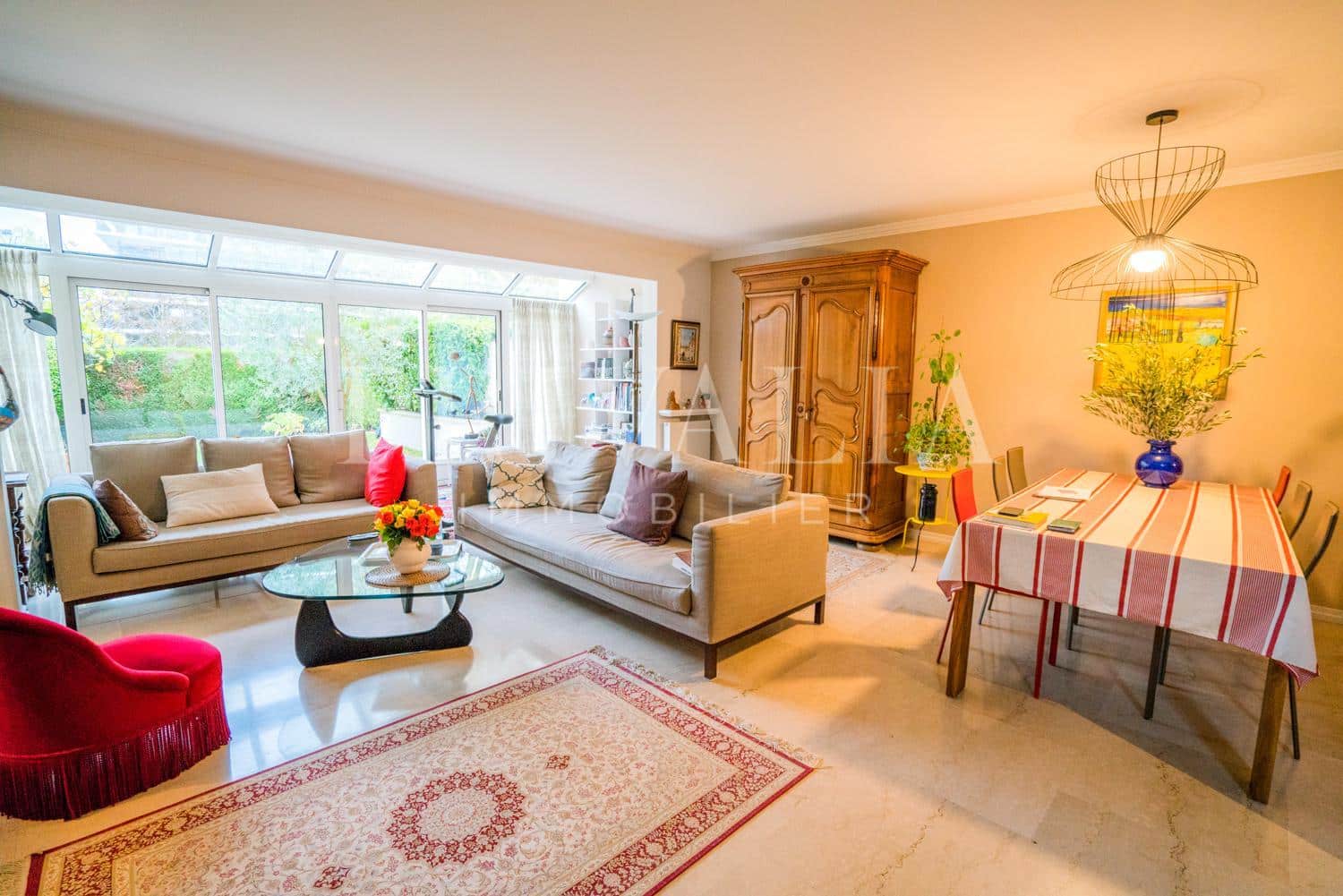 PrivaliaBeautiful semi-detached villa in the Gradelle district