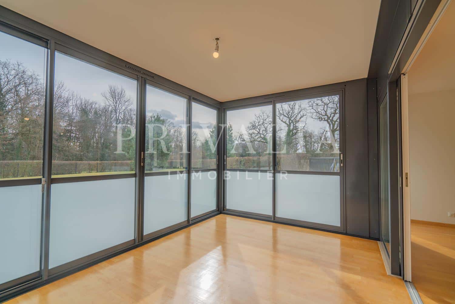 PrivaliaBel appartement de 4,5 pièces au rez-de-chaussée avec jardin privatif au sein d’une résidence sécurisée