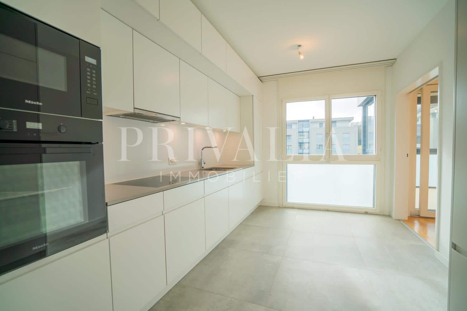 PrivaliaBeautiful 6.5 room apartment on the 1st floor, in a secure residence