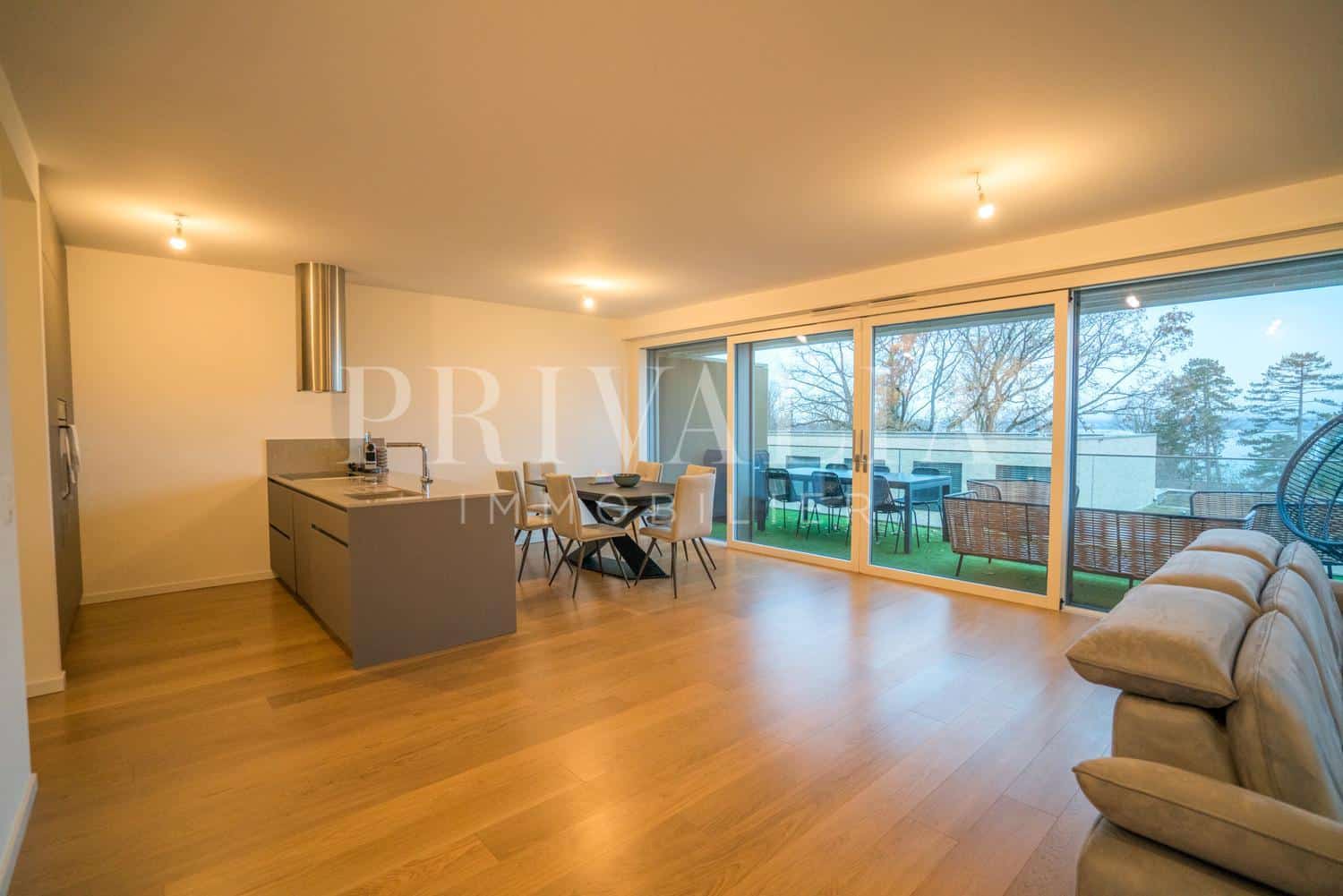 PrivaliaMagnificent penthouse with 25 m2 terrace and unobstructed lake view