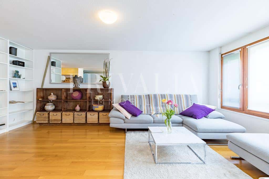 PrivaliaFirst floor 6 rooms apartment