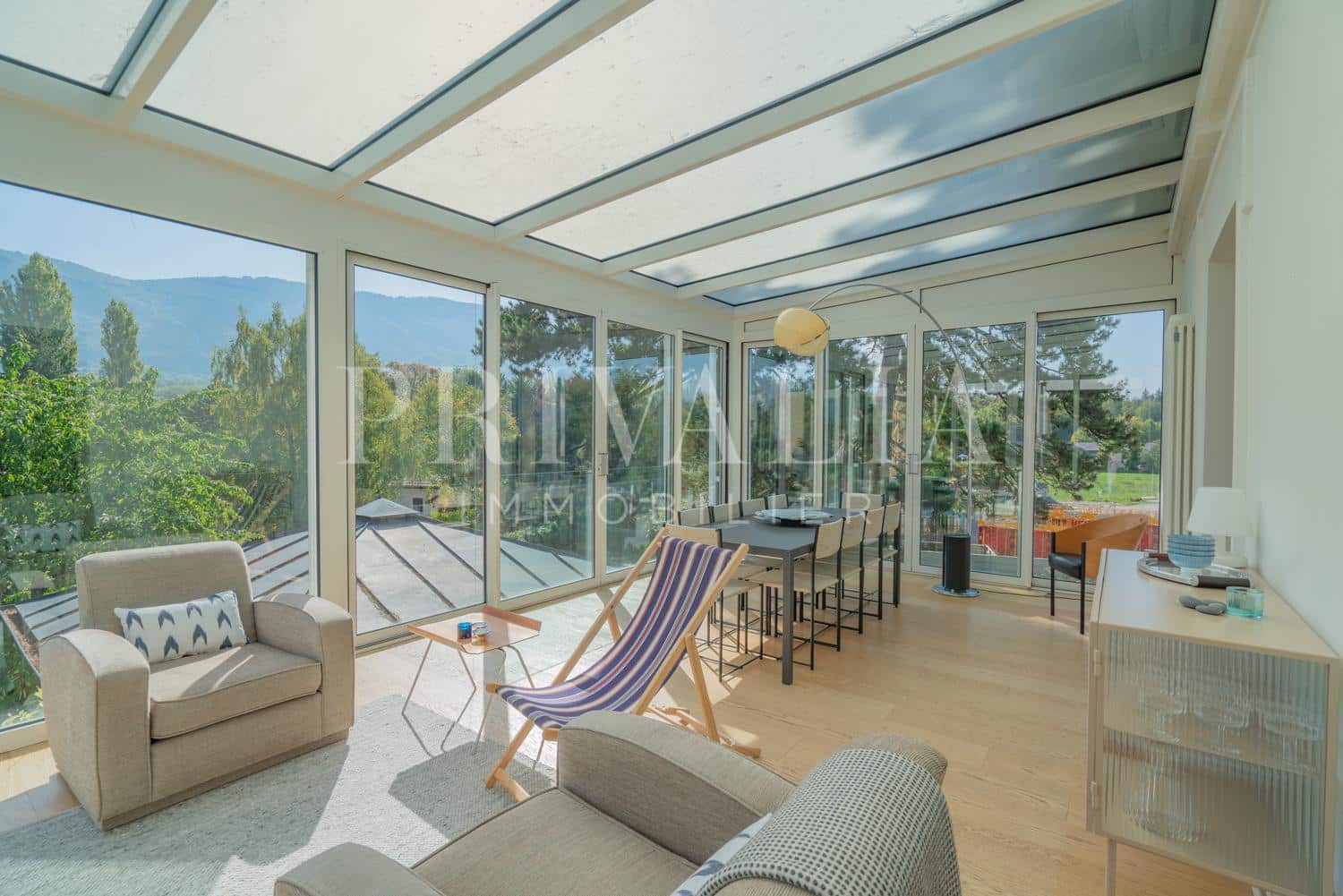 PrivaliaSuperb bright flat with terrace and garden
