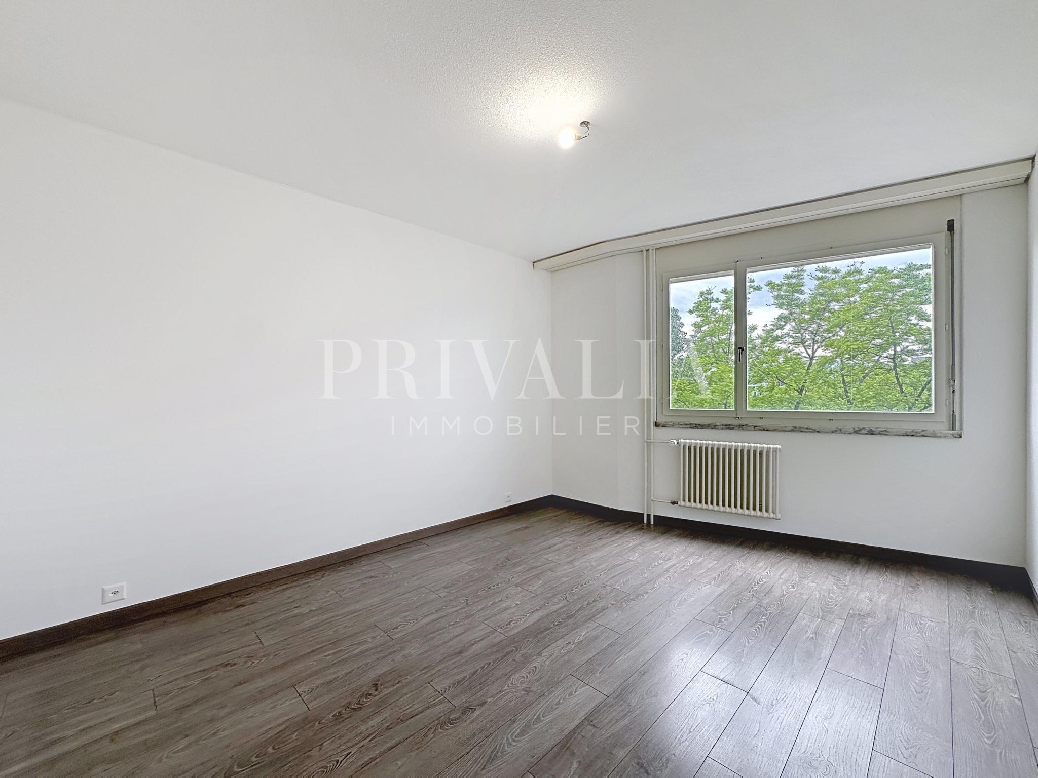 PrivaliaBel appartement traversant de 3,5 pièces avec balcon