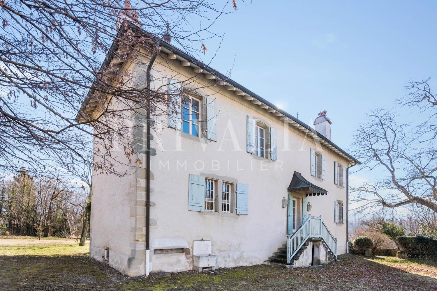 PrivaliaExclusivité : Maison de Maître à Bardonnex