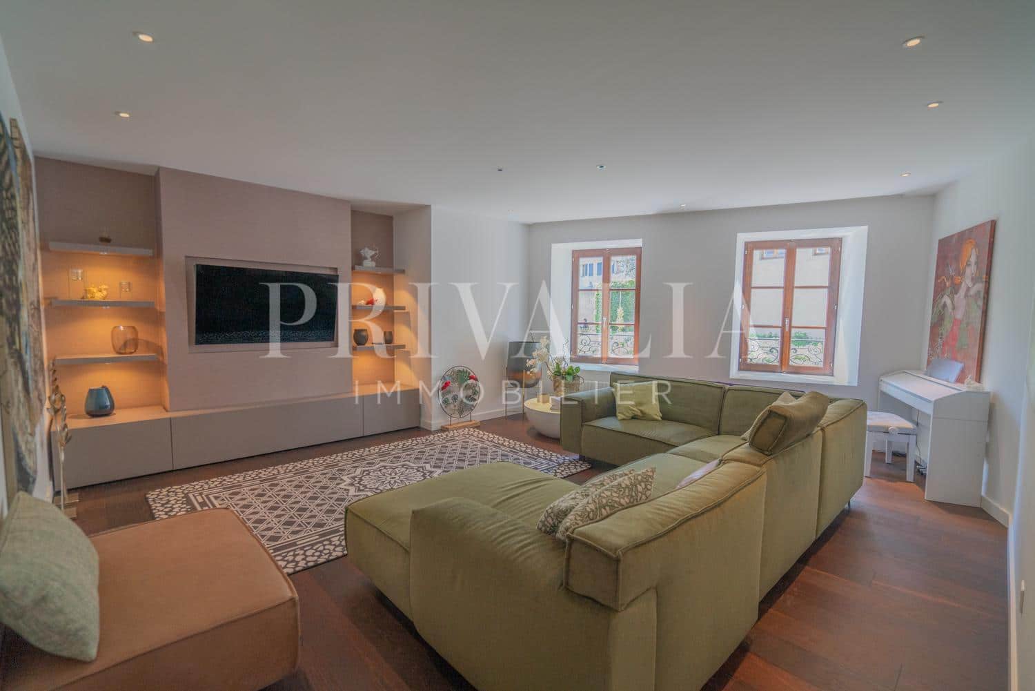 PrivaliaBeautiful walk-through flat a few steps from the lower streets