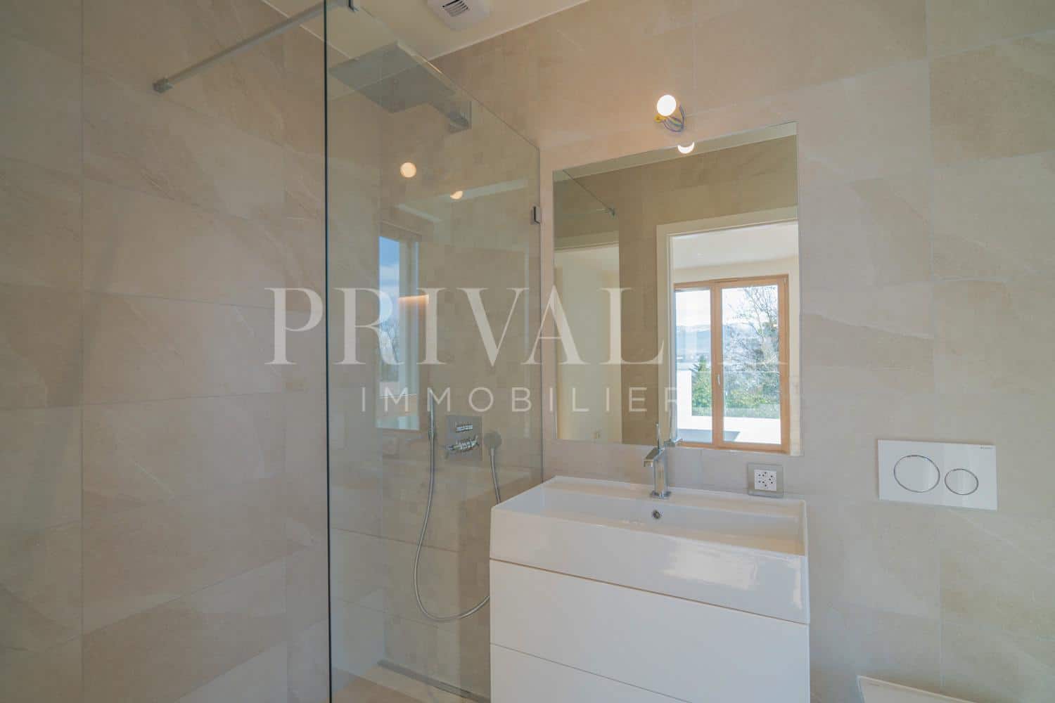 PrivaliaMagnificent new penthouse with terrace
