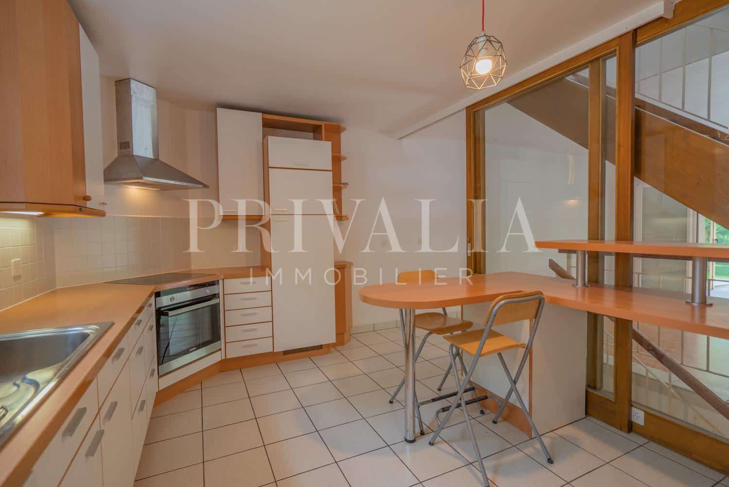 PrivaliaCharming contiguous villa in a quiet residential area