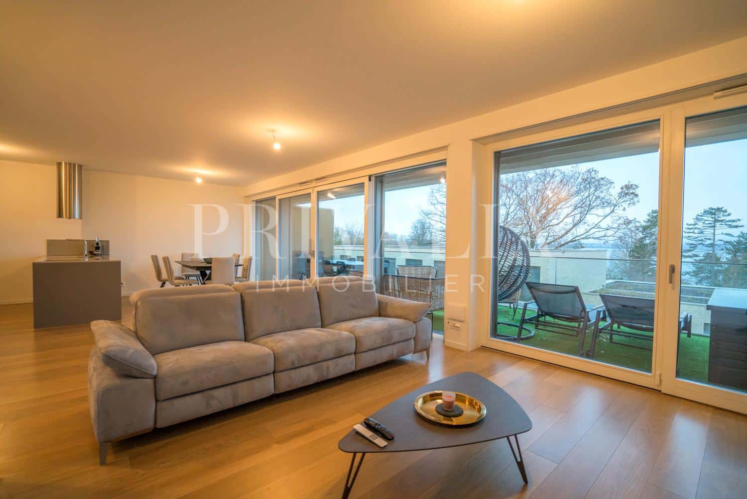 PrivaliaMagnificent penthouse with 25 m2 terrace and unobstructed lake view