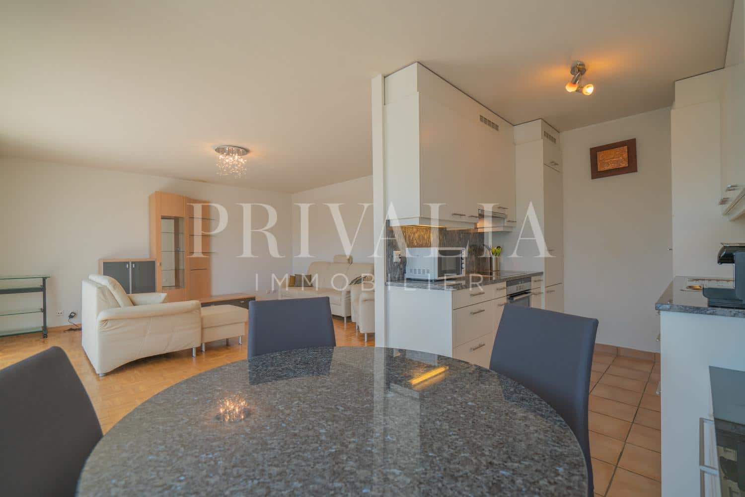 PrivaliaBeautiful apartment with terrace and open view