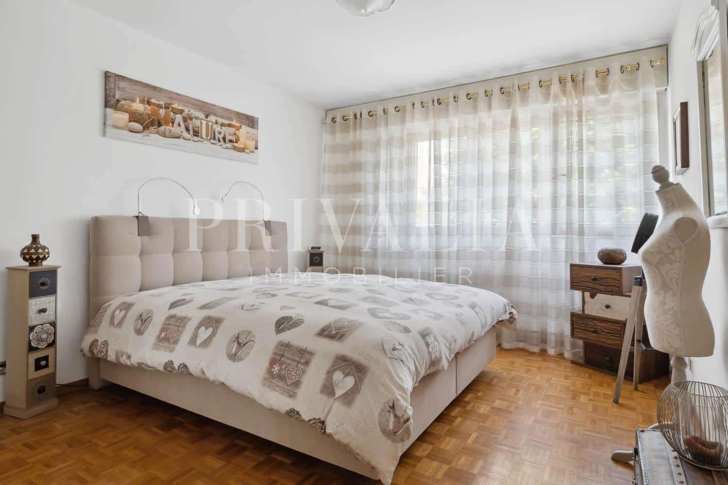 PrivaliaExclusive : 6 rooms through-apartment in Onex