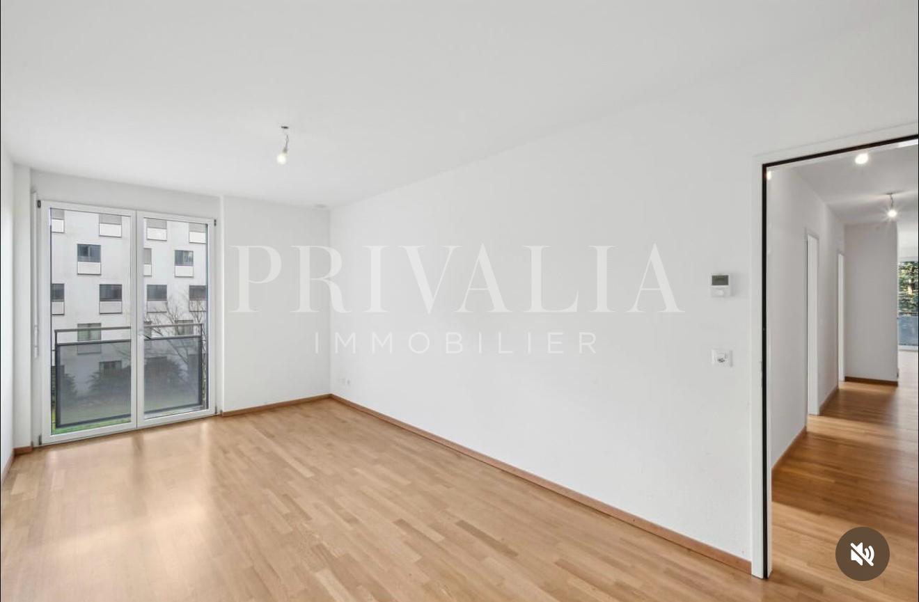 PrivaliaSuperb contemporary flat in a leafy setting on the edge of town