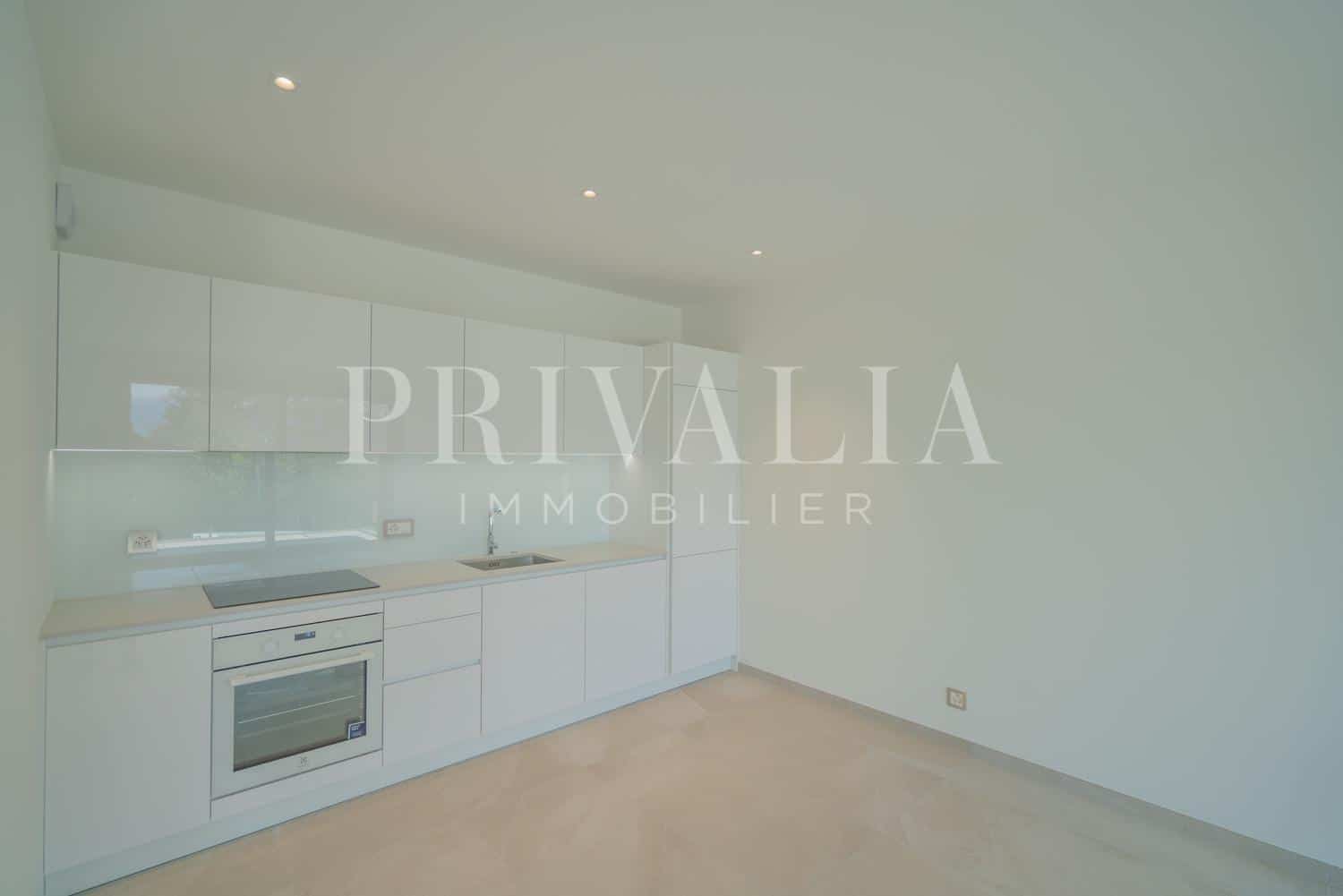 PrivaliaBeautiful new flat with garden