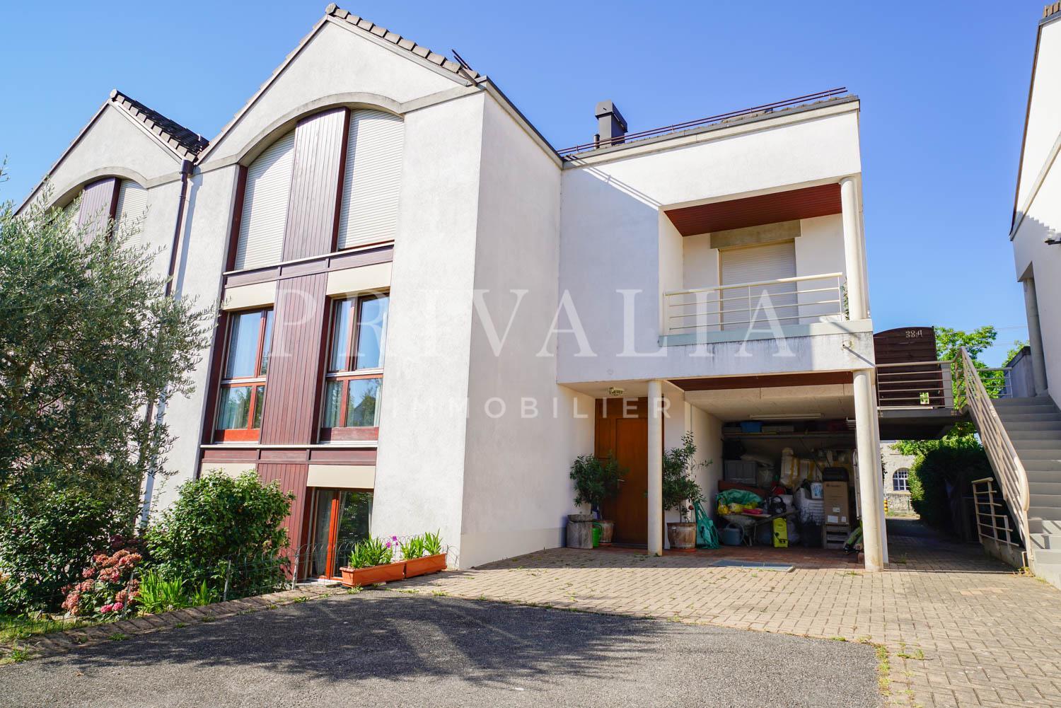 PrivaliaExclusive : 5 rooms apartment on the garden level
