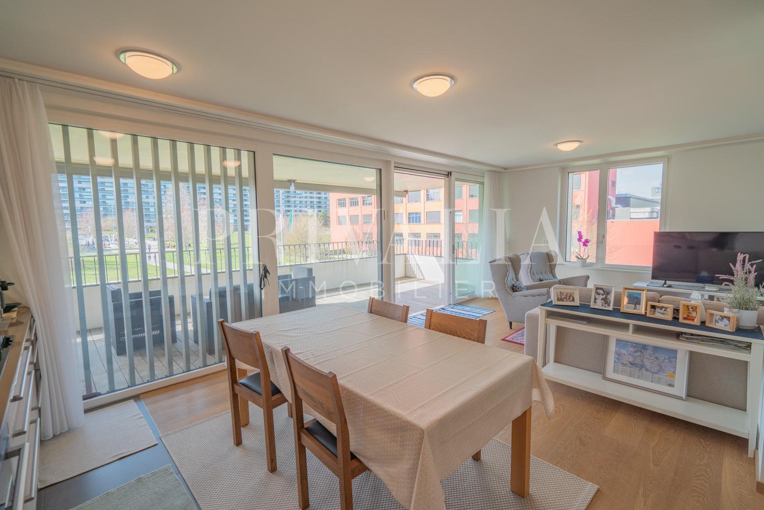 PrivaliaElegant crossing flat with terrace and open view on a park