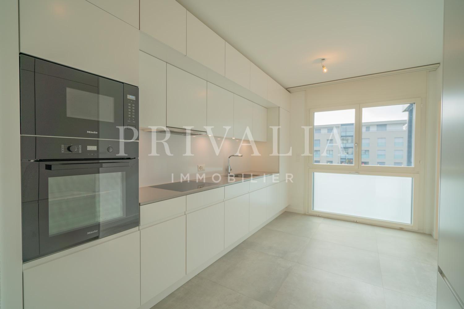 PrivaliaBeautiful 6.5 room apartment on the 2nd floor, in a secure residence