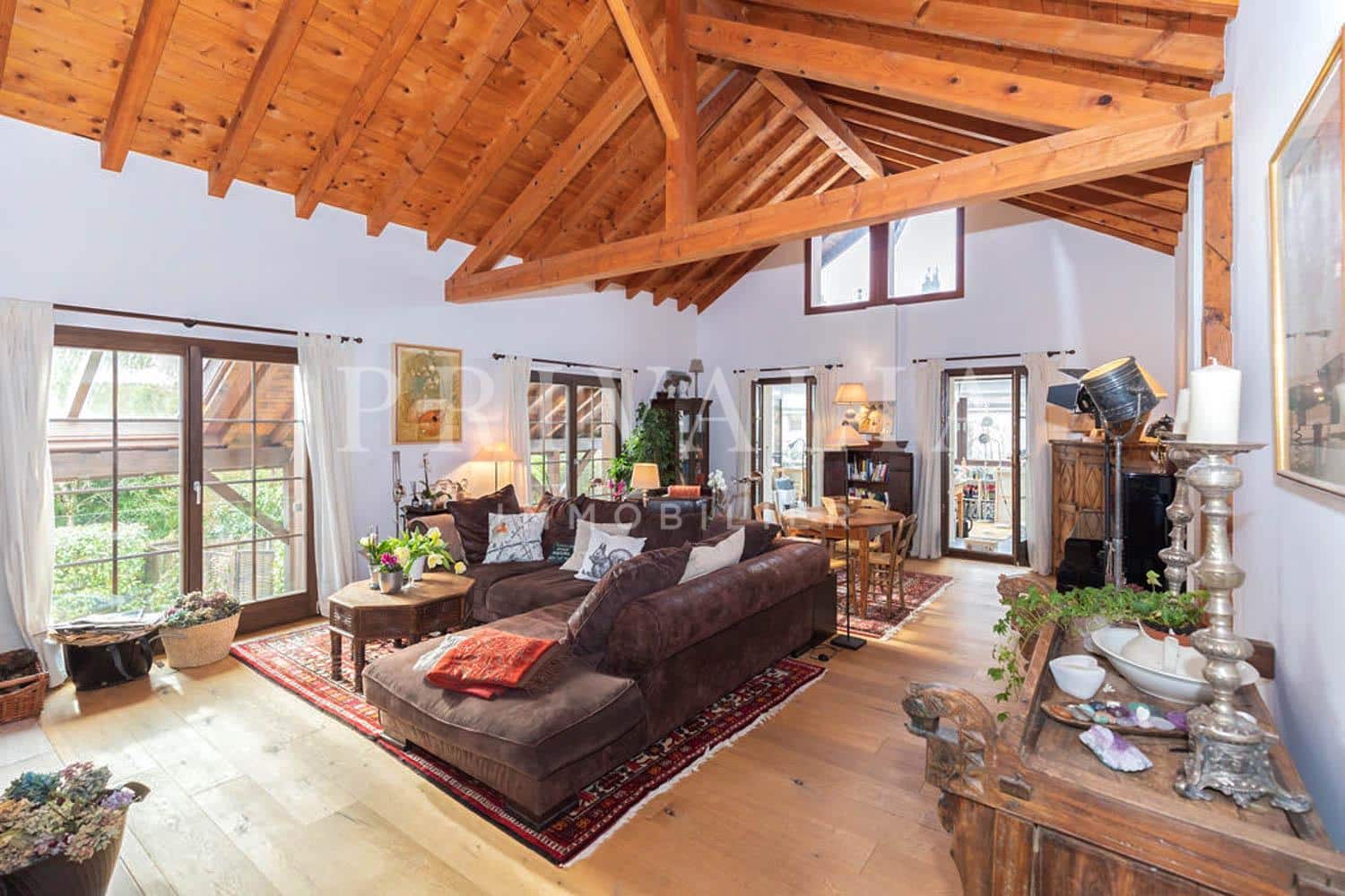 PrivaliaBeautiful renovated farmhouse with view on the lake