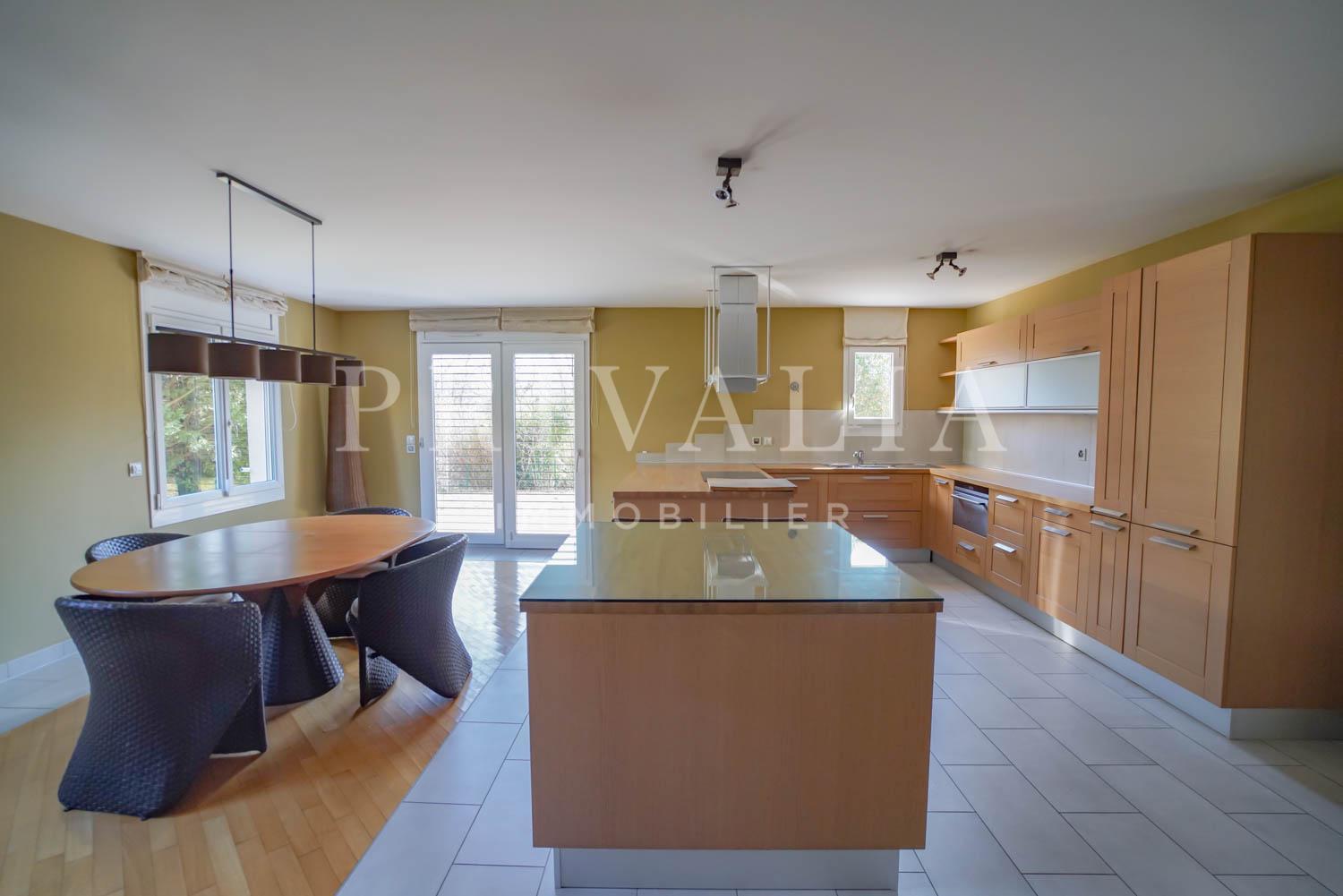 PrivaliaExclusive : Duplex of 253 m² PPE with basement of 133 m², terrace and garden