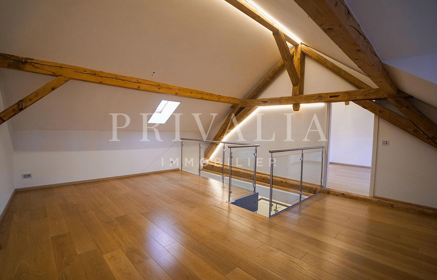 PrivaliaMagnificent contemporary 7-room triplex with terrace