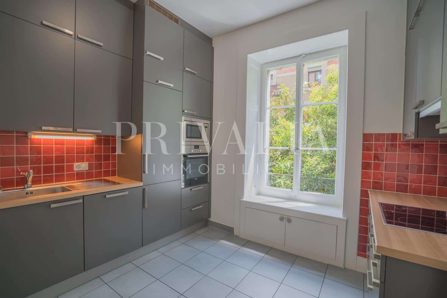 PrivaliaMagnificent flat with view on the lake and water fountain