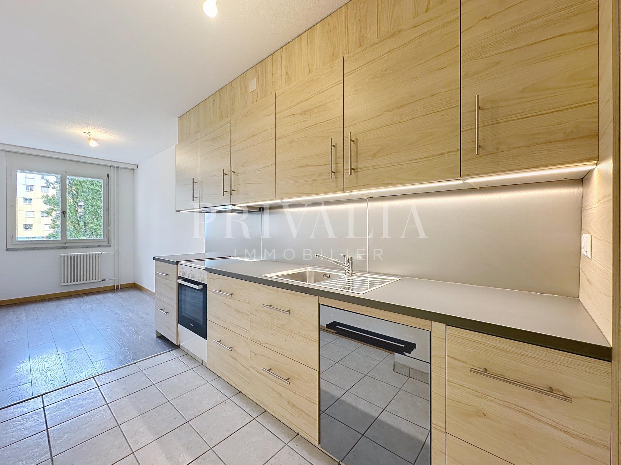 PrivaliaBel appartement traversant de 3,5 pièces avec balcon