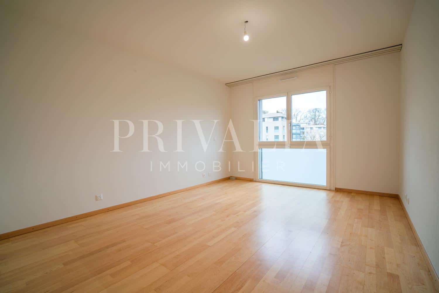 PrivaliaBeautiful 6.5 room apartment on the 1st floor, in a secure residence